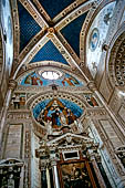 Certosa di Pavia - Chiesa di S. Maria delle Grazie, il transetto di sinistra con affreschi del Bergognone nella conca dell'abside.  